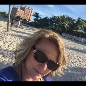 Meet your Posher, Carrie